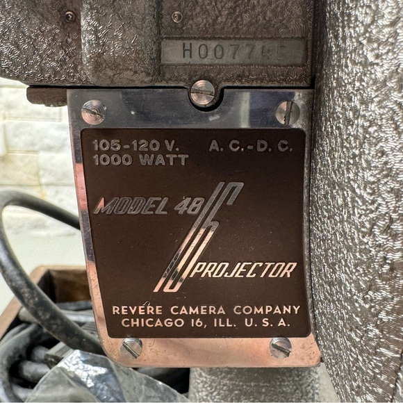 Revere Model 48 16mm Film Projector w/Original Hard Case & Cord - Picture 16 of 16